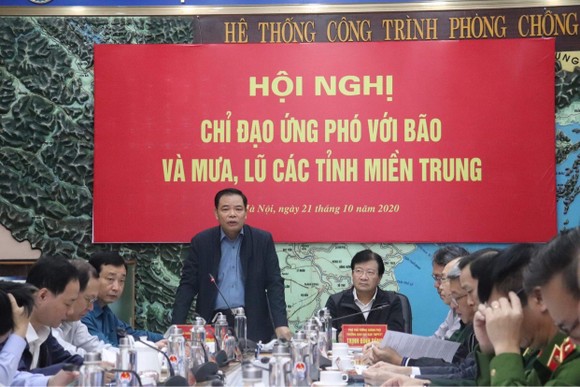 Cần thiết thì điều động máy bay trực thăng cứu trợ bà con miền Trung ảnh 4