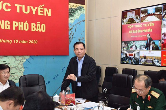 "Cuồng phong" số 9 sắp đổ vào Trung bộ, có thể đánh đắm các loại tàu thuyền ảnh 3