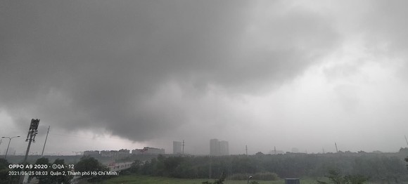 Sau cơn mưa kéo dài 6 tiếng đồng hồ hôm nay, 2 ngày tới, Nam bộ tiếp tục có mưa to ảnh 1