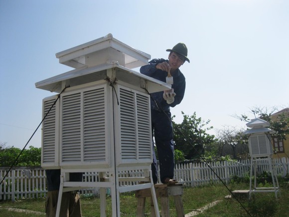 Hà Nội tiếp tục hứng chịu nắng nóng 40 độ C ảnh 1