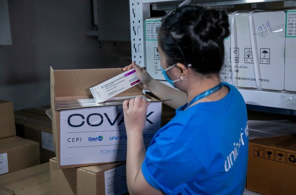 Thêm hơn 1,1 triệu liều vaccine AstraZeneca về Hà Nội ảnh 1