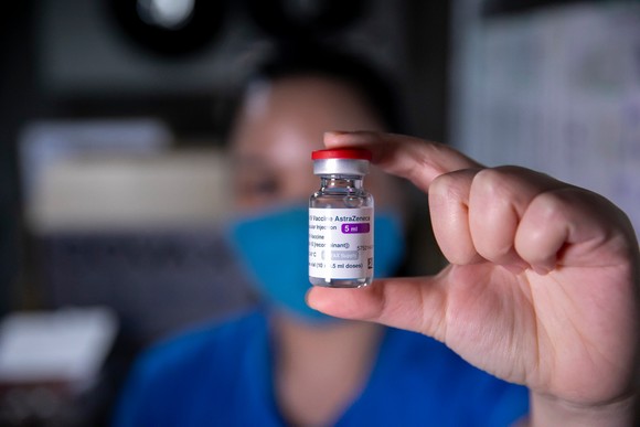 Thêm hơn 1,1 triệu liều vaccine AstraZeneca về Hà Nội ảnh 2