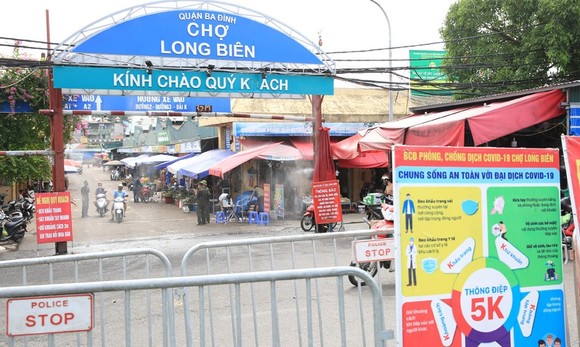 Các chợ đã đóng do Covid-19 sẽ được mở trở lại, nhưng người bán phải tiêm ít nhất 1 mũi vaccine ảnh 1