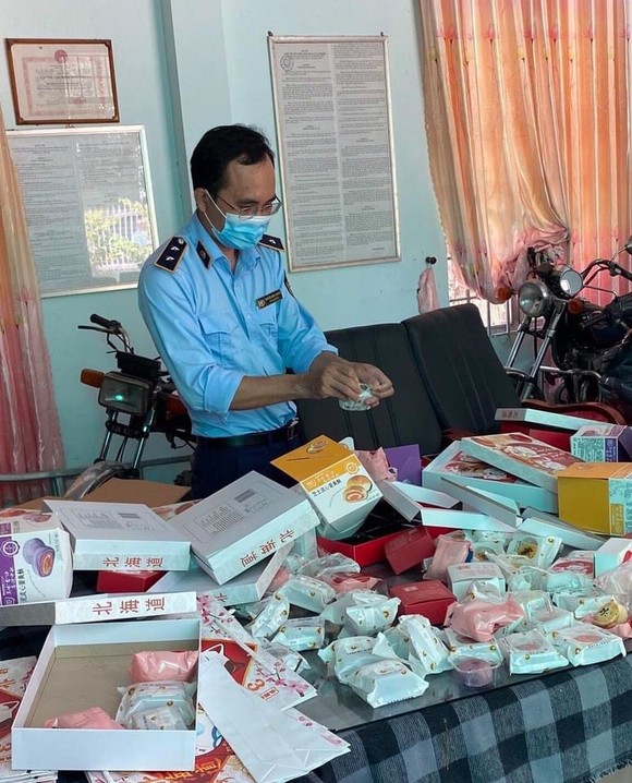 Tịch thu hơn 4.500 bánh trung thu lậu, nhãn hiệu lạ ảnh 1