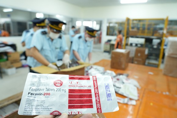Bắt lô hàng hơn 60.000 viên thuốc điều trị Covid-19 ảnh 3