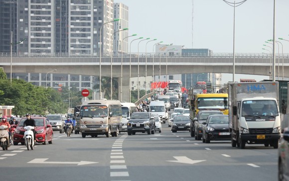Giá xăng dầu chiều nay tăng 'sốc' ảnh 2
