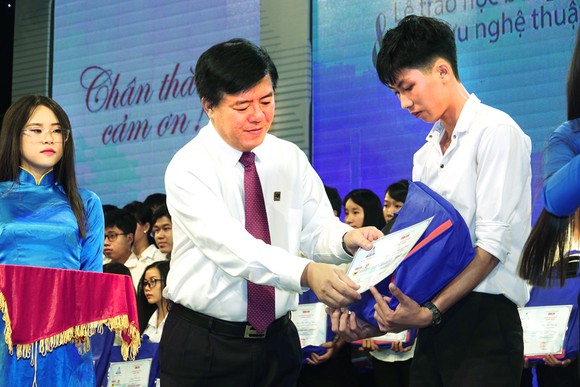 Ông Ngô Văn Đông - Tổng giám đốc Công ty CP phân bón Bình Điền: Ý chí vươn lên của các bạn trẻ đã thôi thúc chúng tôi hành động! ảnh 1