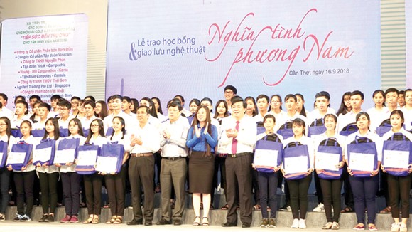 Ông Ngô Văn Đông - Tổng giám đốc Công ty CP phân bón Bình Điền: Ý chí vươn lên của các bạn trẻ đã thôi thúc chúng tôi hành động! ảnh 2