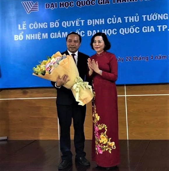 Trao quyết định bổ nhiệm ông Vũ Hải Quân làm Giám đốc Đại học Quốc gia TPHCM ảnh 3