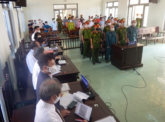 Xét xử 6 bị cáo nguyên là Chủ tịch, Phó Chủ tịch và lãnh đạo các phòng chuyên môn UBND TP Phan Thiết ảnh 1