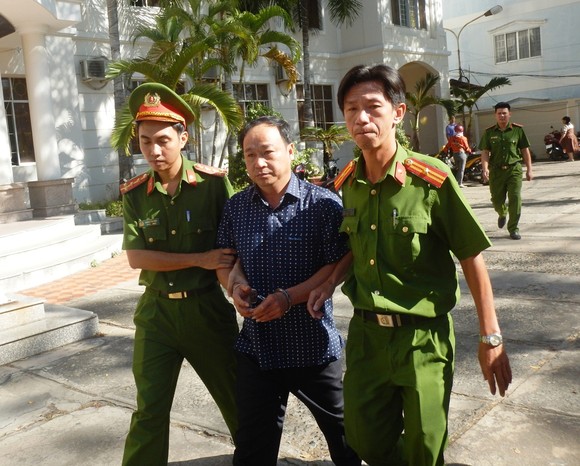 Phó Chi cục trưởng Chi cục Thuế TP Phan Thiết bị khởi tố ảnh 1