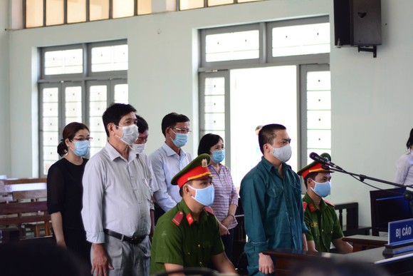6 bị cáo nguyên là lãnh đạo, cán bộ Trung tâm Y tế TP Phan Thiết hầu tòa ảnh 1