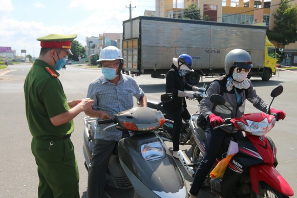 Phố biển Phan Thiết ngày đầu thực giãn cách xã hội theo Chỉ thị 16 ảnh 8
