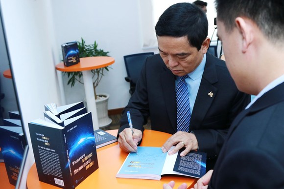 Giới thiệu sách “Thập kỷ vàng – Trang sử mới” và giao lưu với tác giả Lê Viết Hải ảnh 3