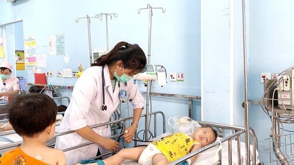 Bệnh tay chân miệng tăng nhanh ảnh 1