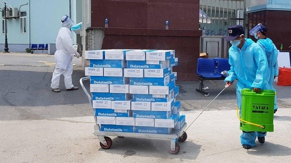 Tặng gần 3 triệu ly sữa và đồ uống cho y bác sĩ, người dân khu vực cách ly tăng cường sức khỏe chống dịch Covid-19 ảnh 3