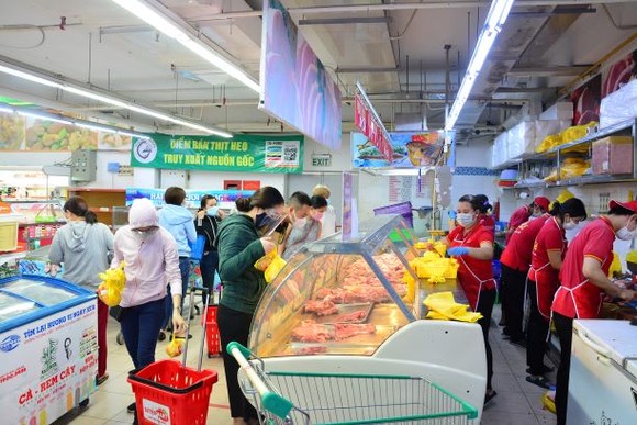 Satra tăng thời gian phục vụ khách hàng và đảm bảo đủ hàng hóa thiết yếu ảnh 3