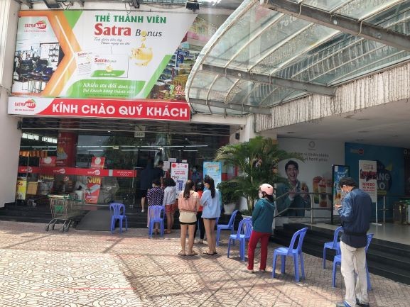Satra tăng thời gian phục vụ khách hàng và đảm bảo đủ hàng hóa thiết yếu ảnh 2