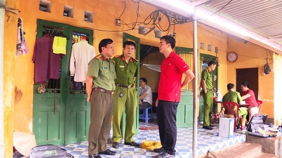 Khởi tố vụ án giữa đêm lẻn vào nhà đâm chết 2 vợ chồng ảnh 2