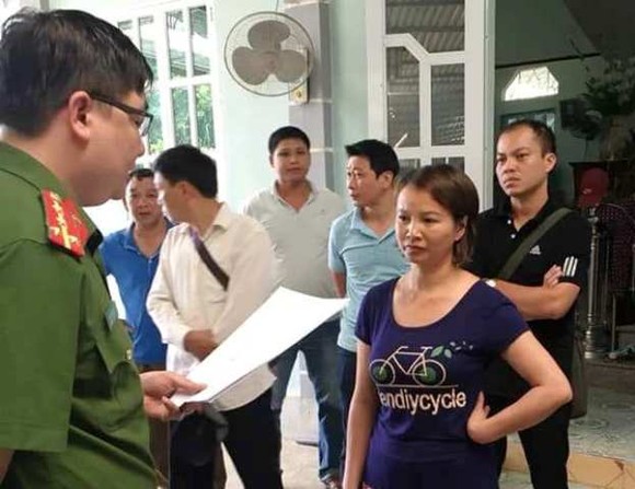Mẹ của nữ sinh bị hãm hiếp, giết hại ở Điện Biên bị khởi tố, tạm giam ảnh 1