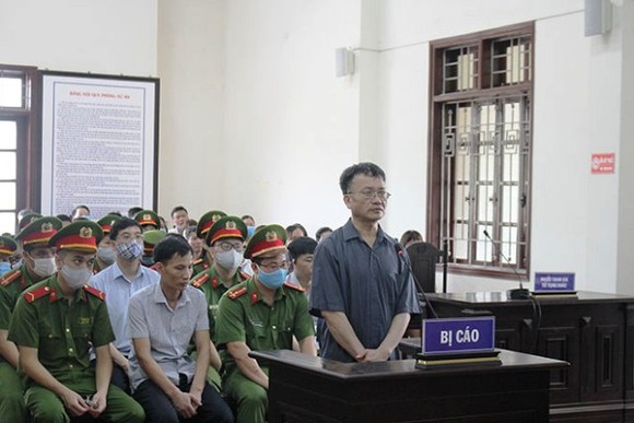 8 năm tù cho bị cáo chủ mưu trong vụ gian lận điểm thi ở Hòa Bình ảnh 1