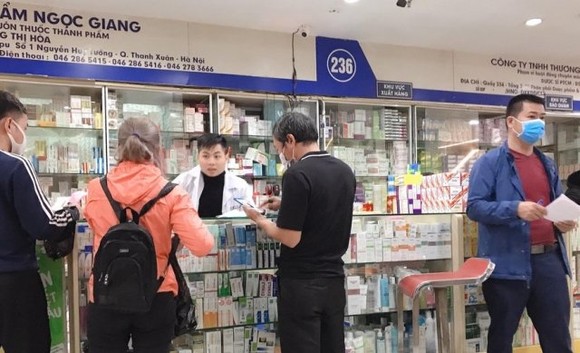 Người có triệu chứng cảm cúm, ho sốt khi mua thuốc phải khai báo về bản thân ảnh 1