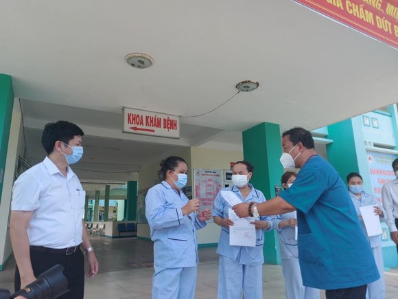 4 bệnh nhân Covid-19 đầu tiên ở Đà Nẵng được công bố khỏi bệnh ảnh 1