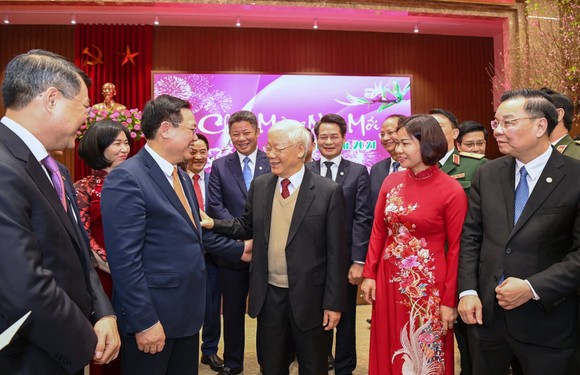 Tổng Bí thư, Chủ tịch nước Nguyễn Phú Trọng chúc tết Đảng bộ, chính quyền, nhân dân Thủ đô, dâng hương vua Lý Thái Tổ ảnh 2