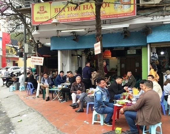 Hà Nội yêu cầu dừng bia hơi, giải tỏa chợ cóc, không tụ tập quá 10 người ảnh 1
