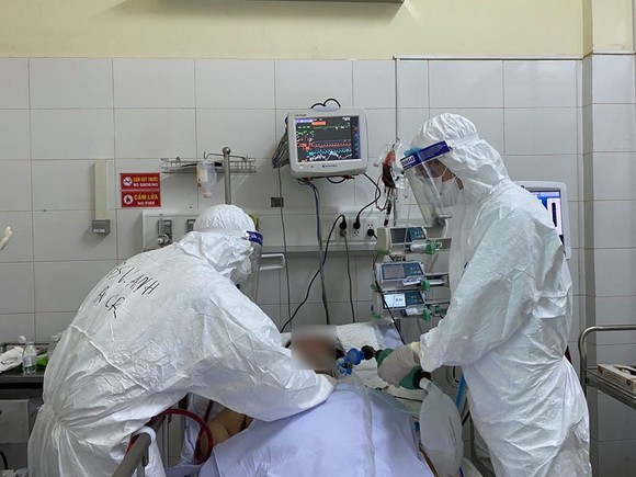 Ca tử vong vì Covid-19 trên nền bệnh nhân chấn thương sọ não, viêm màng não mủ biến chứng ảnh 1