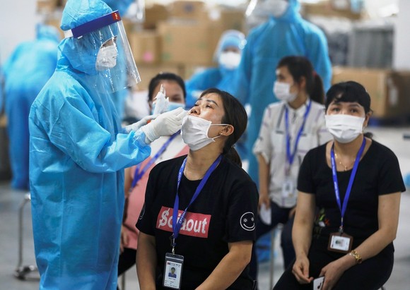 Phát hiện hơn 300 người ở Bắc Giang dương tính với SARS-CoV-2, Bộ Y tế họp khẩn ảnh 1
