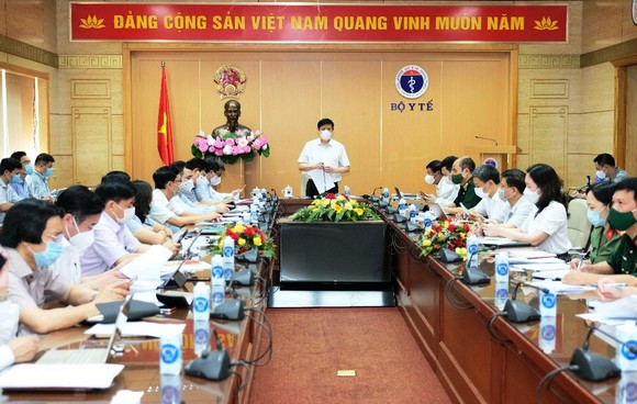 Bộ trưởng Bộ Y tế: Không được phép lãng phí một liều vaccine Covid-19 nào ảnh 1