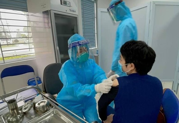 Bộ Y tế lưu ý những vấn đề cần theo dõi sức khỏe sau tiêm vaccine Covid-19 ảnh 1