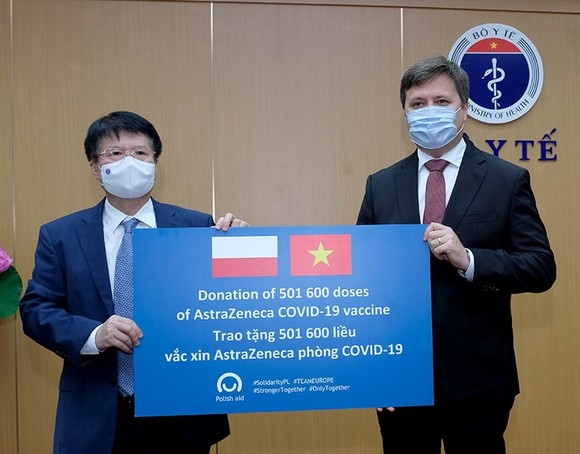 Ba Lan trao tặng Việt Nam hơn 500.000 liều vaccine AstraZeneca ảnh 1
