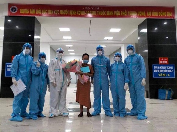 Ngày 24-9, hơn 12.000 người khỏi bệnh ảnh 1