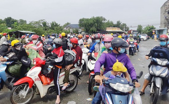 Người có 'thẻ xanh' từ TPHCM về địa phương tự theo dõi sức khỏe tại nhà ảnh 1