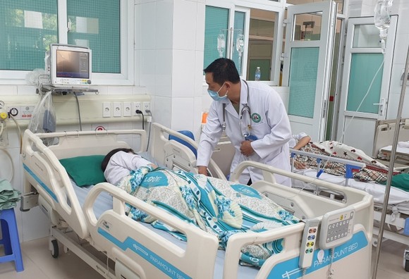Lộ rõ 'thủ phạm' khiến nhiều học sinh bị ngộ độc, dương tính với ma túy ảnh 1
