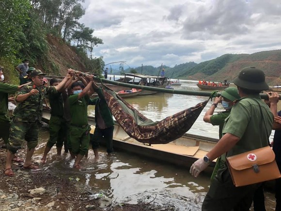 Tan hoang thủy điện Rào Trăng 3 ảnh 19