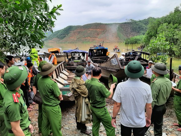 Tan hoang thủy điện Rào Trăng 3 ảnh 3
