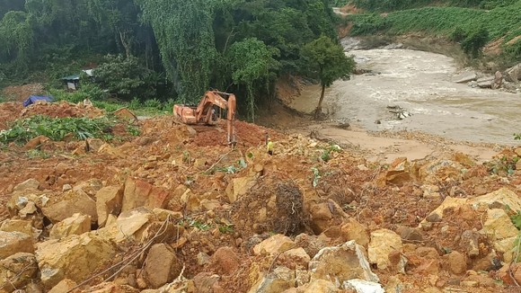 Tan hoang thủy điện Rào Trăng 3 ảnh 16