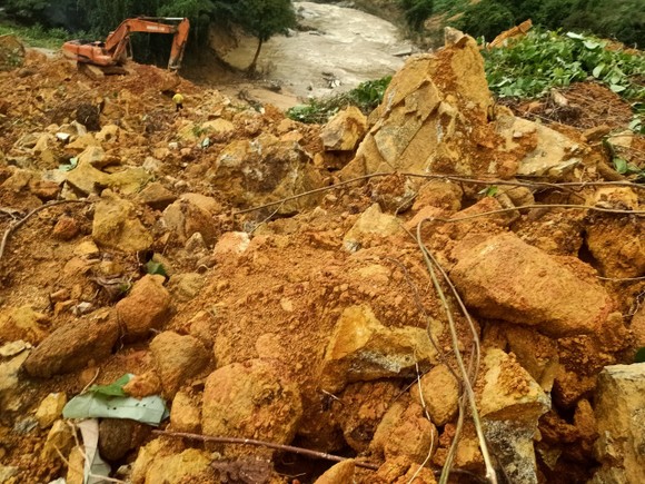 Tan hoang thủy điện Rào Trăng 3 ảnh 15