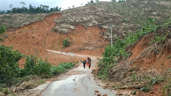 Tan hoang thủy điện Rào Trăng 3 ảnh 12