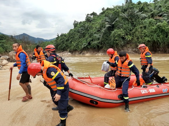Tan hoang thủy điện Rào Trăng 3 ảnh 8
