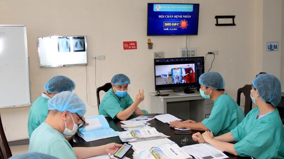Video Các y bác sĩ tại Huế điều trị cho bệnh nhân Covid-19 ra sao? ảnh 2
