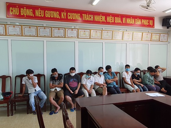 Bắt nhóm đối tượng tổ chức cá độ bóng đá hơn 20 tỷ đồng ảnh 2