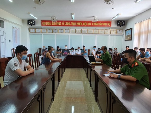 Bắt nhóm đối tượng tổ chức cá độ bóng đá hơn 20 tỷ đồng ảnh 1