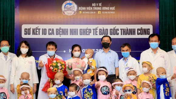 10 bệnh nhi ung thư 'hồi sinh' nhờ ghép tế bào gốc tự thân ảnh 1