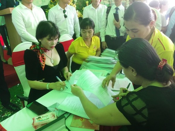 Bất động sản Phú Hồng Thịnh bàn giao sổ hồng sớm cho khách hàng ảnh 1