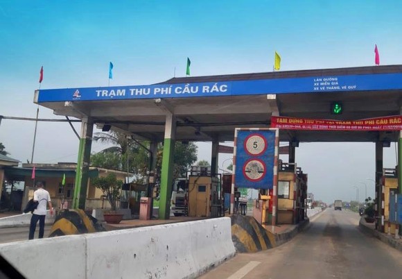 Sáng nay đã tạm dừng thu phí trạm Cầu Rác trên quốc lộ 1A ở Hà Tĩnh ảnh 1
