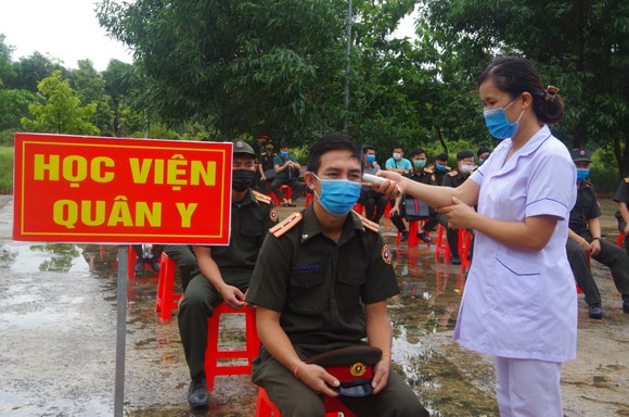 Bàn giao 112 học viên quân sự Lào sau thời hạn cách ly 14 ngày ảnh 2